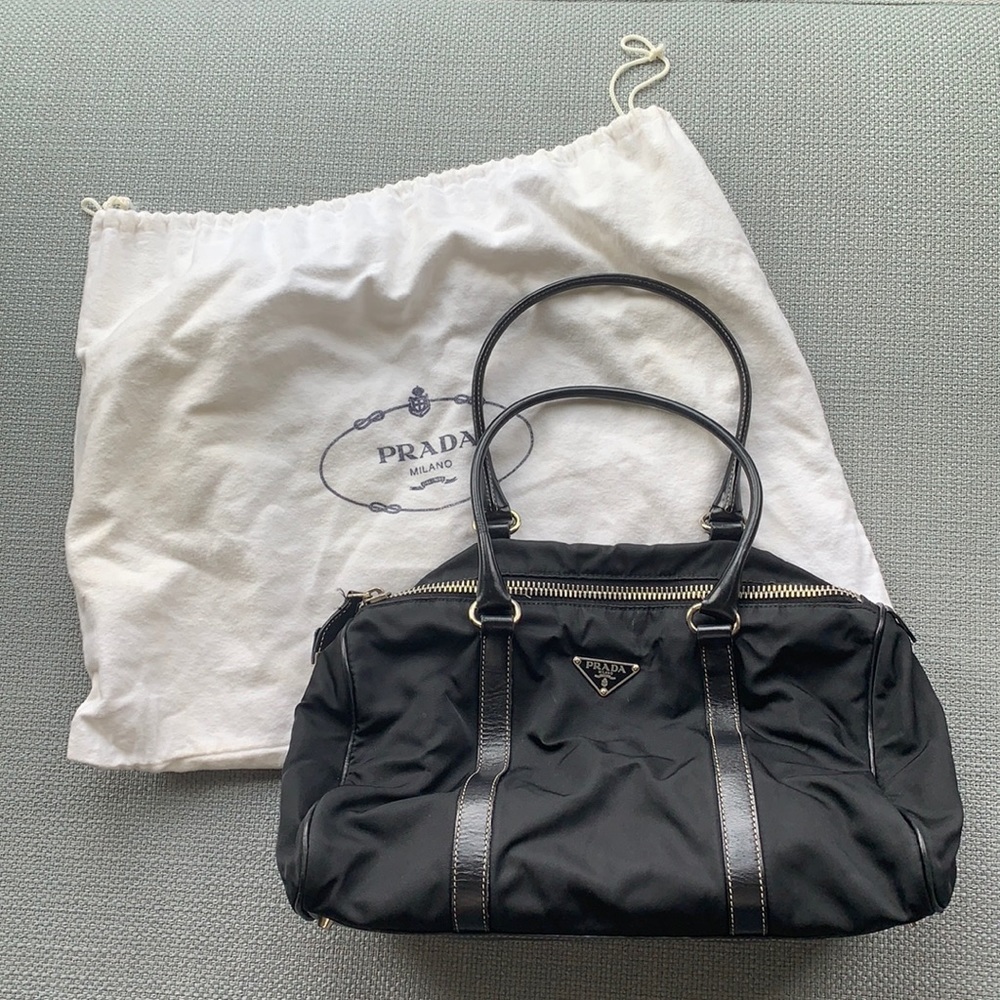 Parada nylon satchel